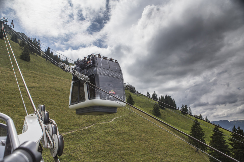 PVO_lanovka_Cable_car_Stanserhorn_lo-res_2