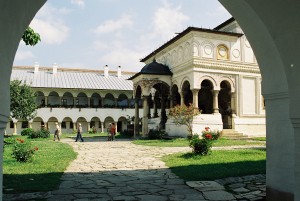 Návštěva kláštera Horezu ve středním Rumunsku není ztracený čas. 