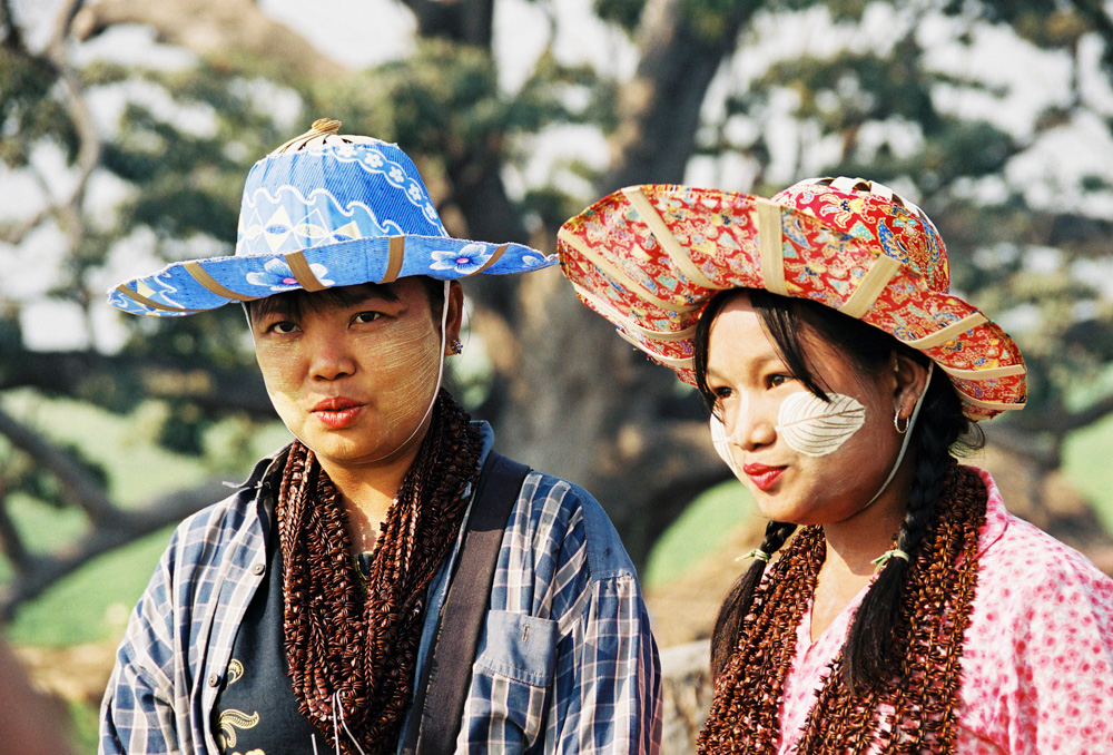 Dva barmánky na severu Myanmaru.