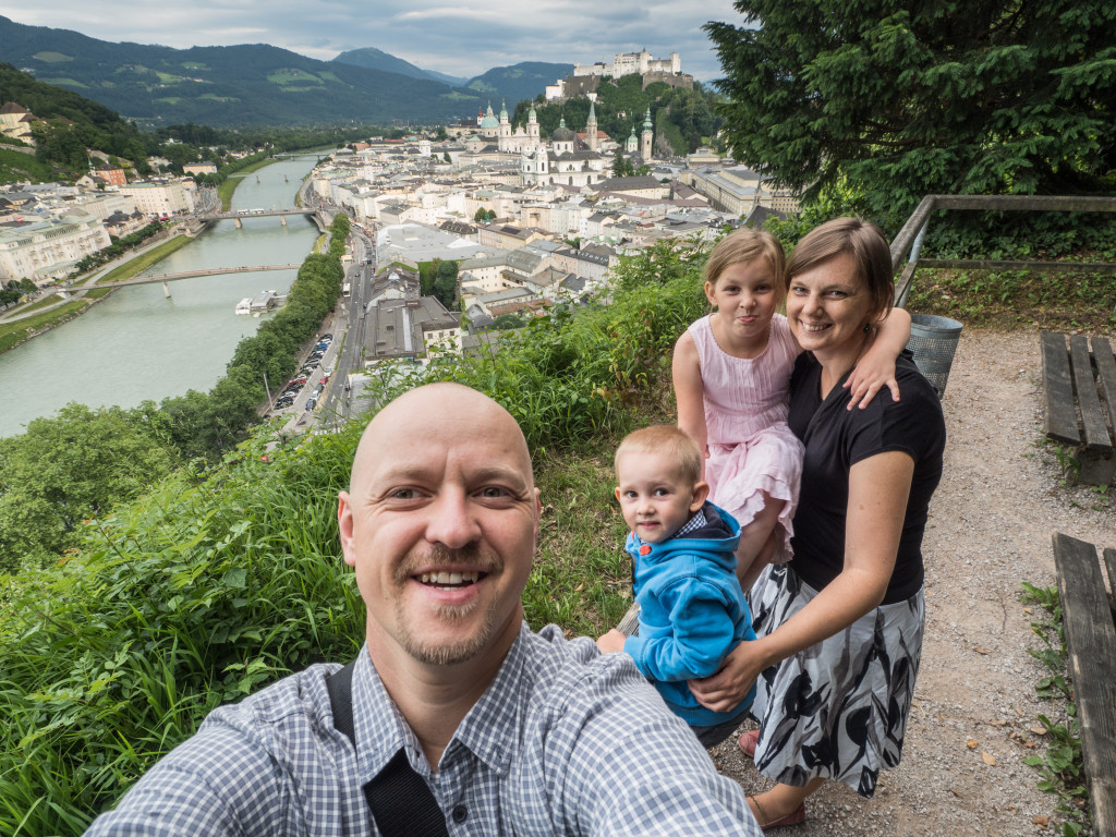 Selfie s rodinou nad Slazburgem.
