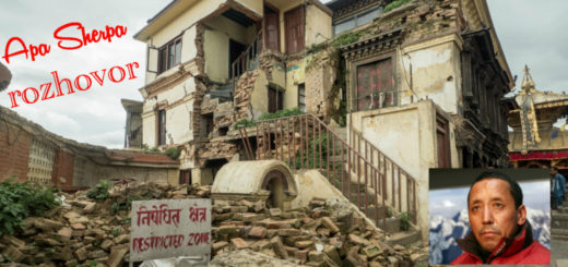 Nepálský dům zničený zemětřesením